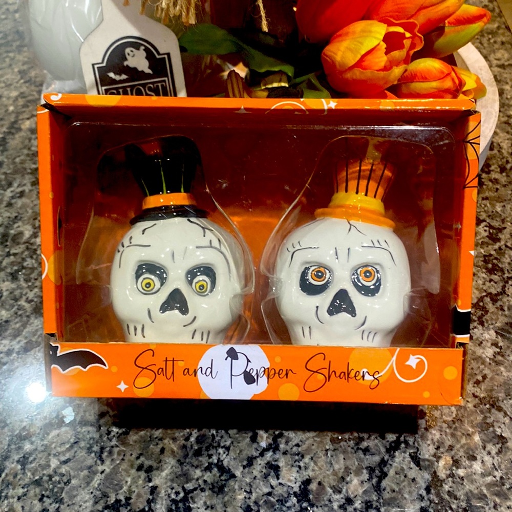 Little Village Skull Salt and Pepper Shakers. Kitchen Halloween decor. NWT